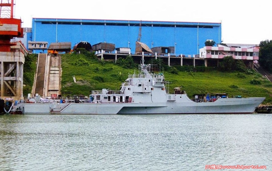 中国海军三体船曝光 已在内河开始试航(图)